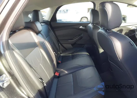 2016 Ford Focus Titanium z USA, uszkodzony, nr VIN 1FADP3N22GL254672